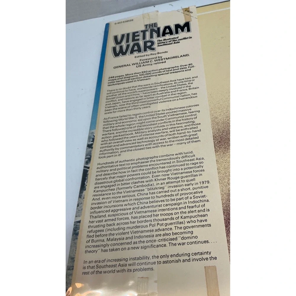 Crown Vintage The Vietnam War Illustrated History Book Ray Bonds 1979 Hardcover